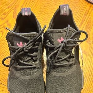 Adidas woman’s tennis shoes new with tags